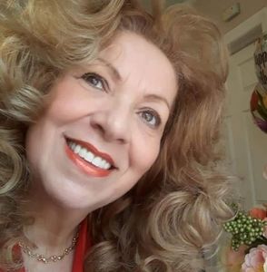 Meet your Posher, Juliana